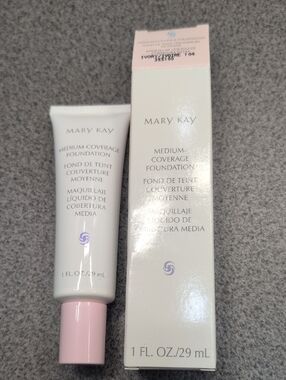 Mary Kay Medium-Coverage Foundation - Ivory 104